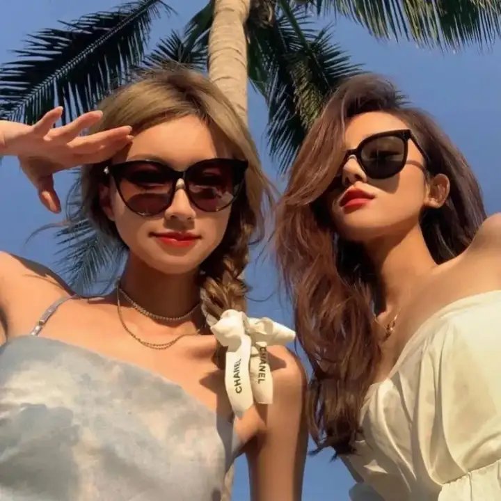 左撇子女人海报